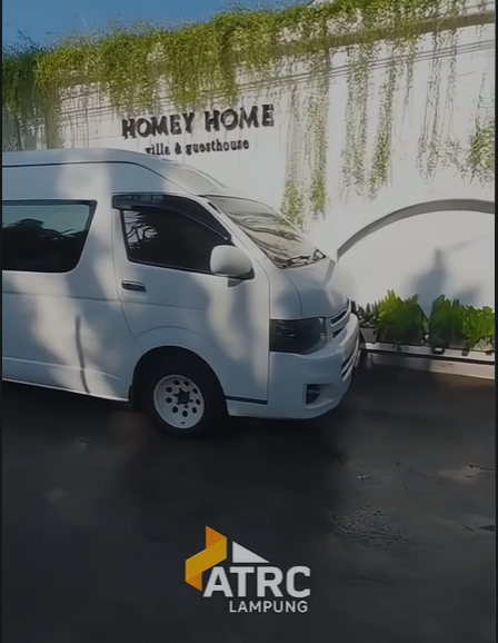 Pelayanan Liburan Hiace Commuter
